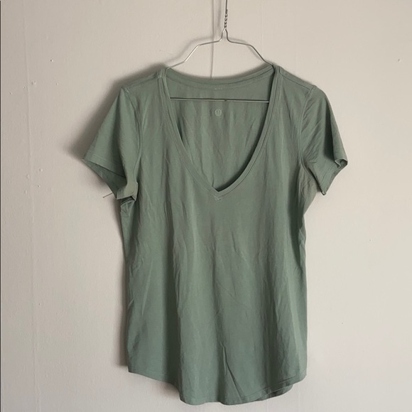 lululemon athletica Tops - Lululemon love tee v